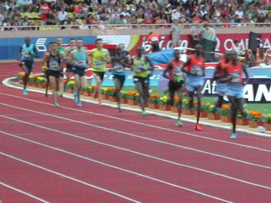 Le 1500 ! Victoire d' Asbel Kiprop, Kenya en  3:27.72 !