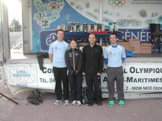 Azusa et ses coequipiers Julien,Laurent,Greg